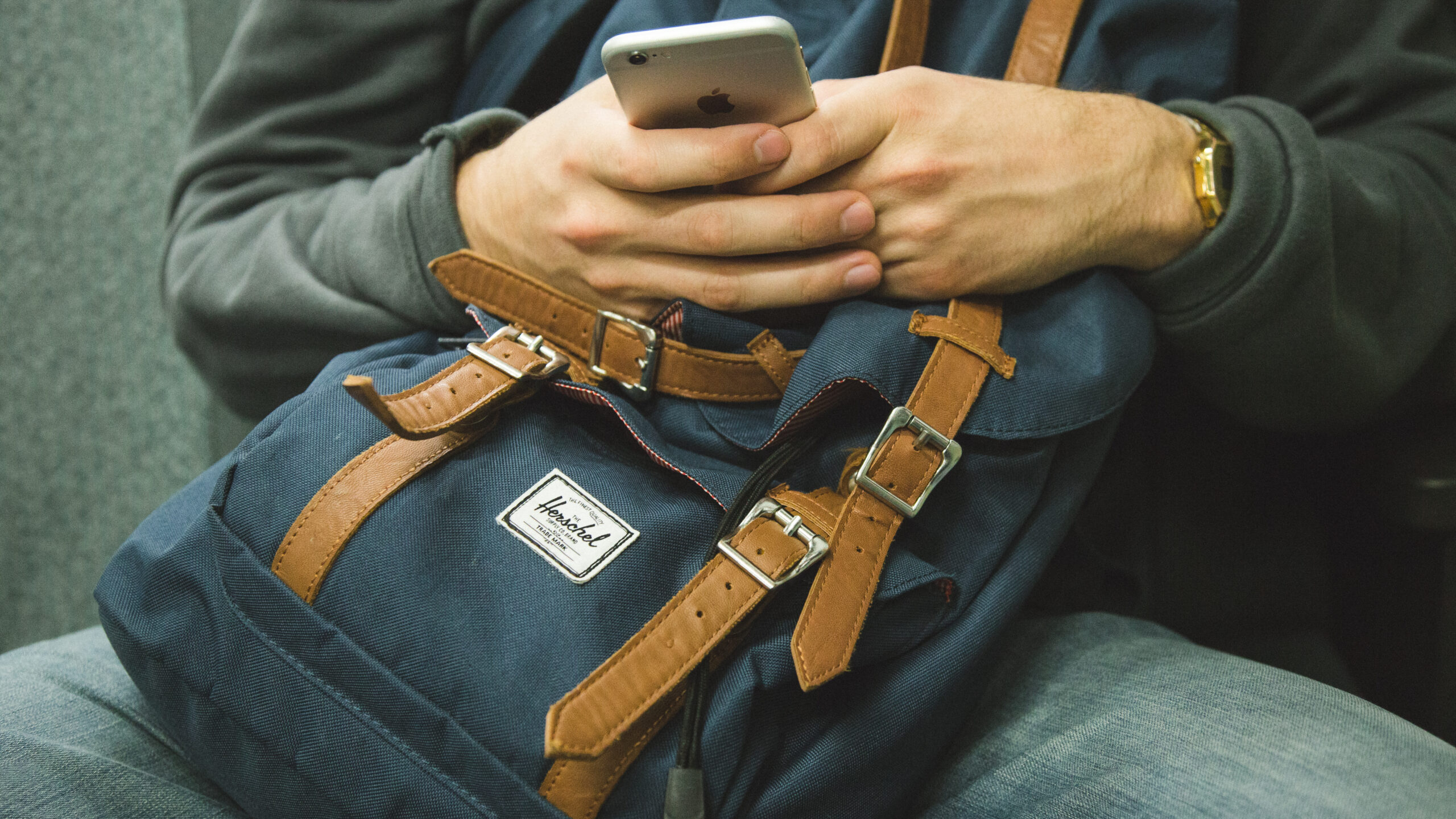 Best Everyday Carry Setup for Long Days Abroad