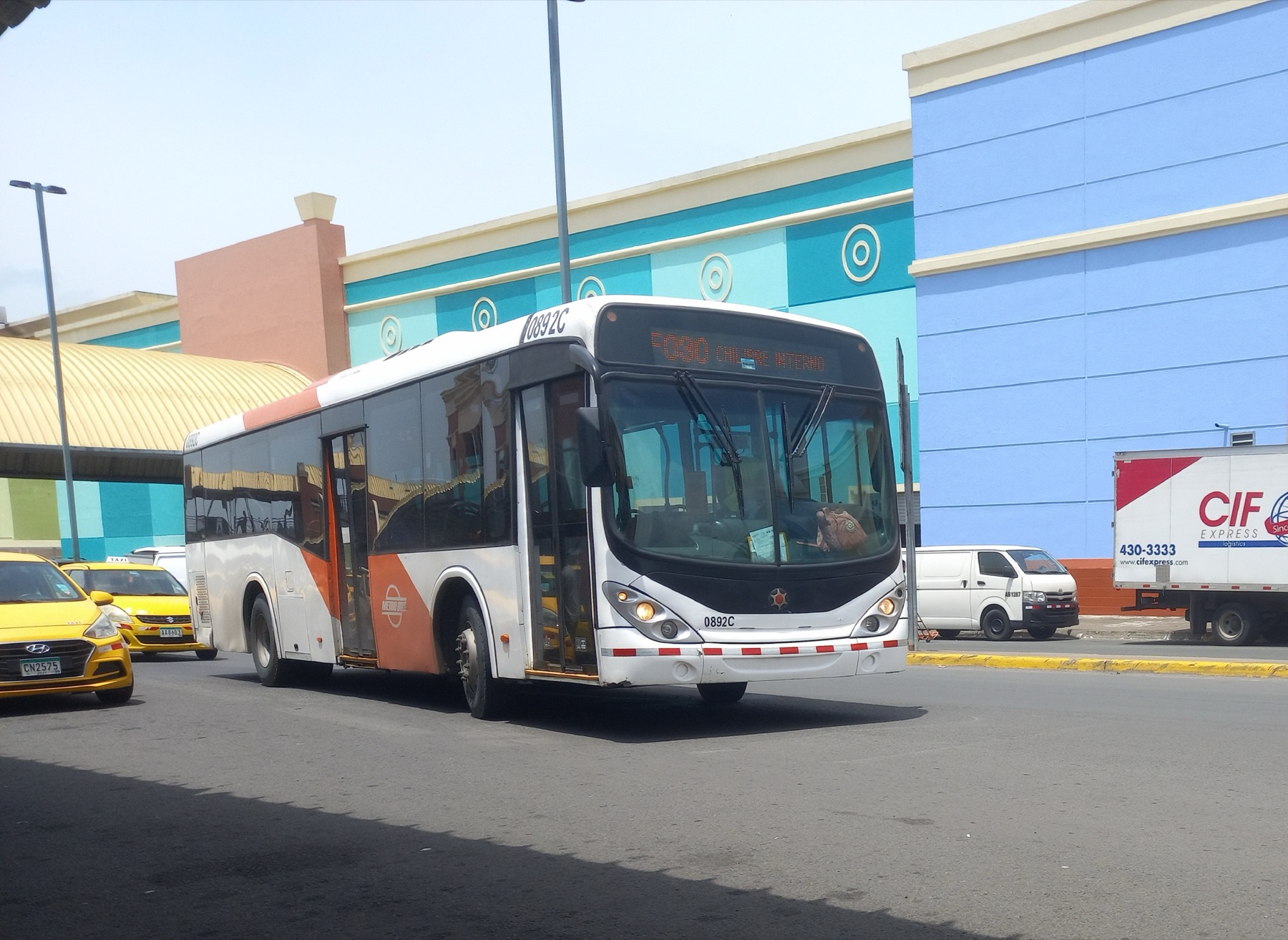 A Metrobus arriving near Panama City’s transport terminal, illustrating transit as part of a moderate monthly budget.