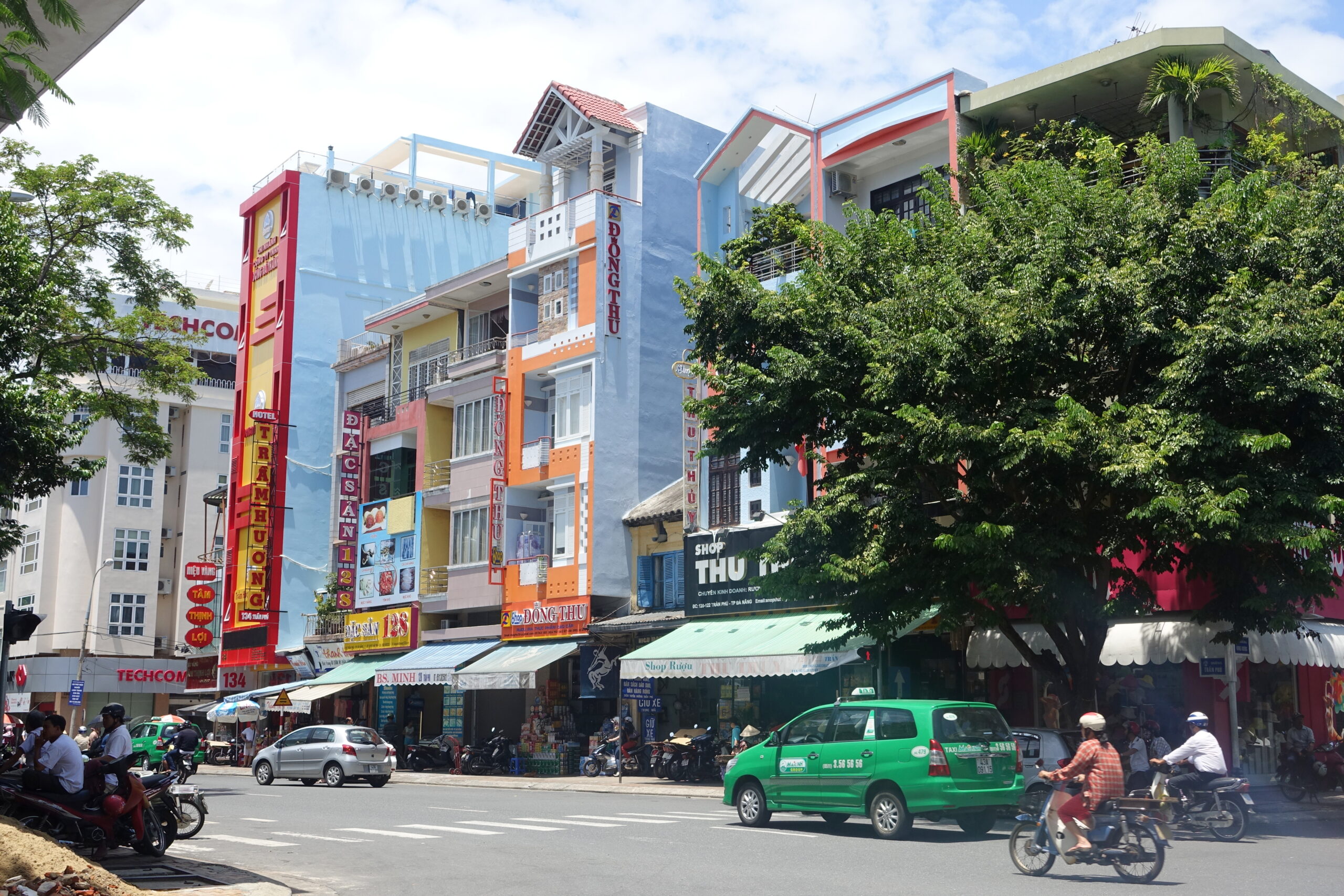 Street scene in Da Nang, Vietnam, showing the ordinary neighborhood context that affects rent, transport, noise, and daily spending.